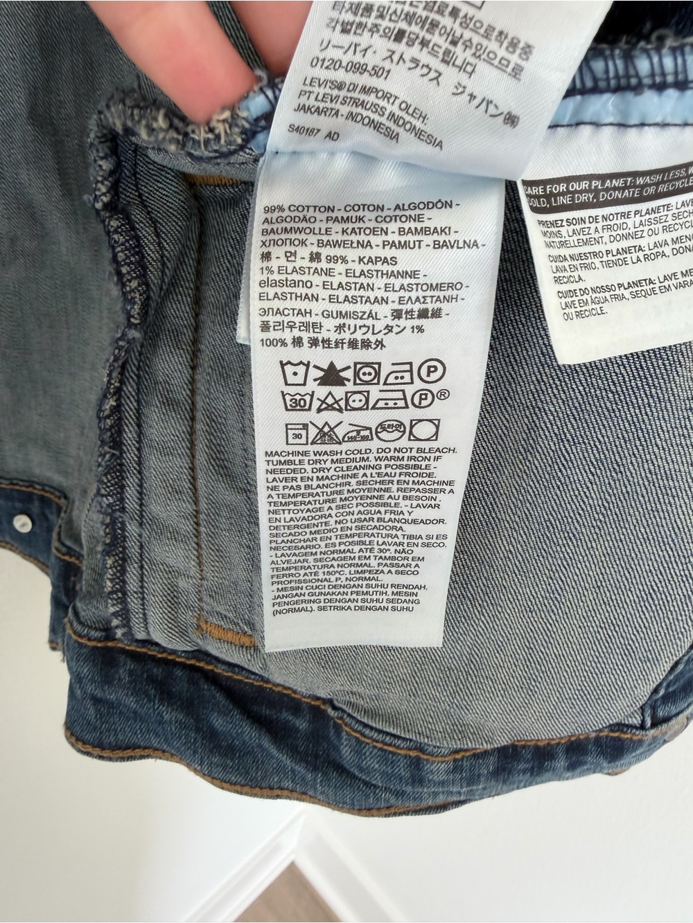 Levi’s Original Trucker Denim Jean Jacket Dark Wash Size Medium - Picture 6 of 6